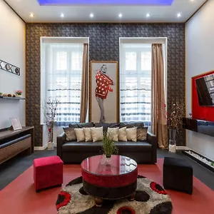 Exclusive Marilyn In The Heart Of Appartement