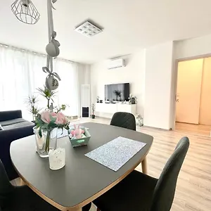 West Budapest-edge Of Downtown-free Parking Appartamento